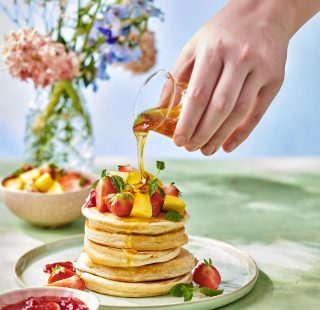 Pancakes with fresh fruit and honey