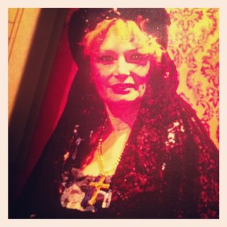 mama, Madame farnell 1