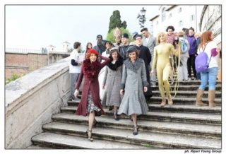 Rossella-Brescia-and-the-company-of-Amarcord-on-the-Spanish-Steps-500x340