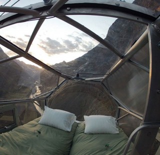 scary-see-through-suspended-pod-hotel-peru-sacred-valley-1