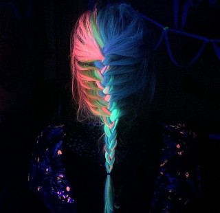 glow-in-dark-blacklight-hair-high-voltage-classic-manic-panic-11__605