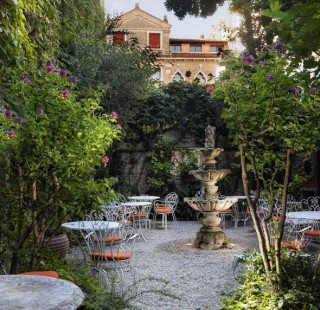 casa flora gradina privata