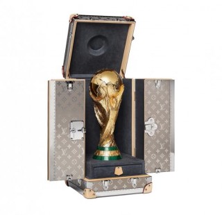 louis-vuitton-fifa-trophy-case-1-869x580
