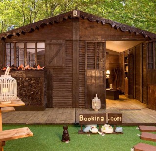 real-hansel-and-gretel-chocolate-cottage-booking.com-3-1