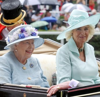 queen-elizabeth-ii-and-catherine-duchess-of-cambridge-news-photo-1156928607-1560951263